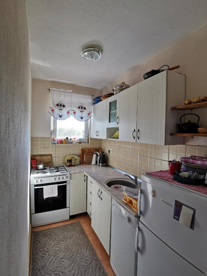Apartman Selma Vinine Buitenkant foto
